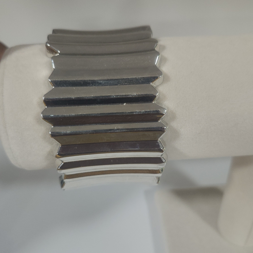 Chic Silver Chevron Bracelet